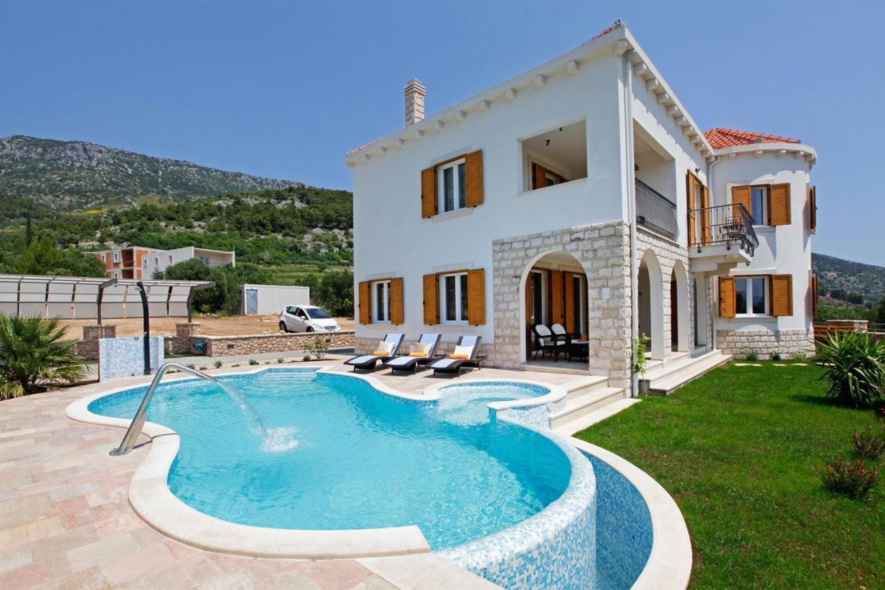 Villa Nera Bol Exterior photo