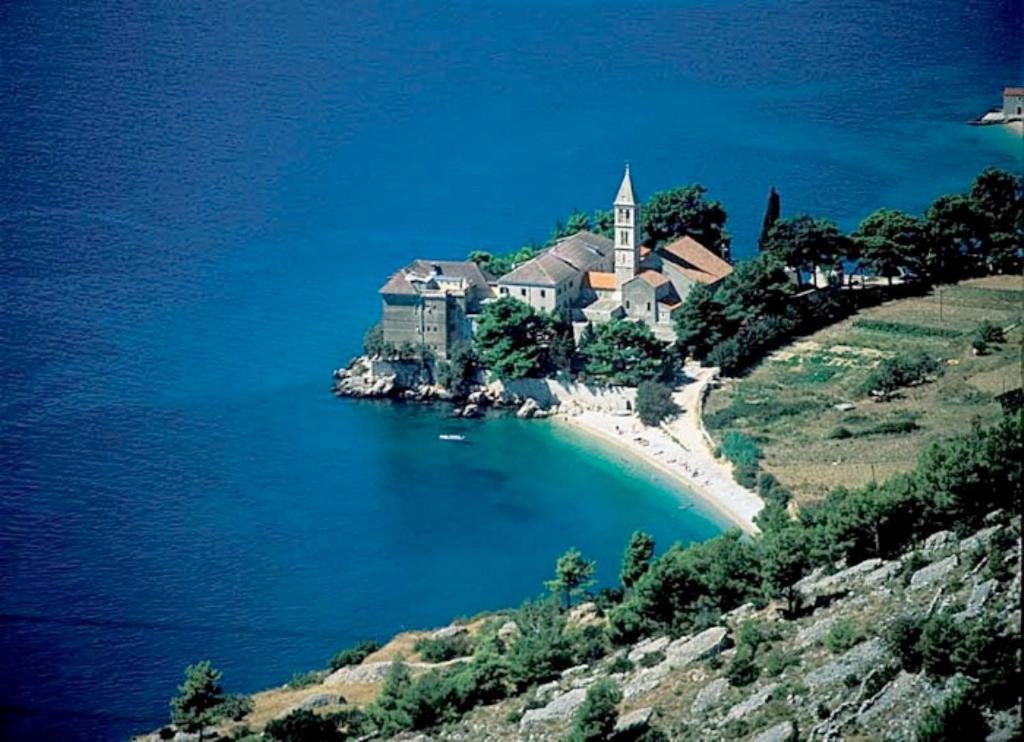 Villa Nera Bol Exterior photo