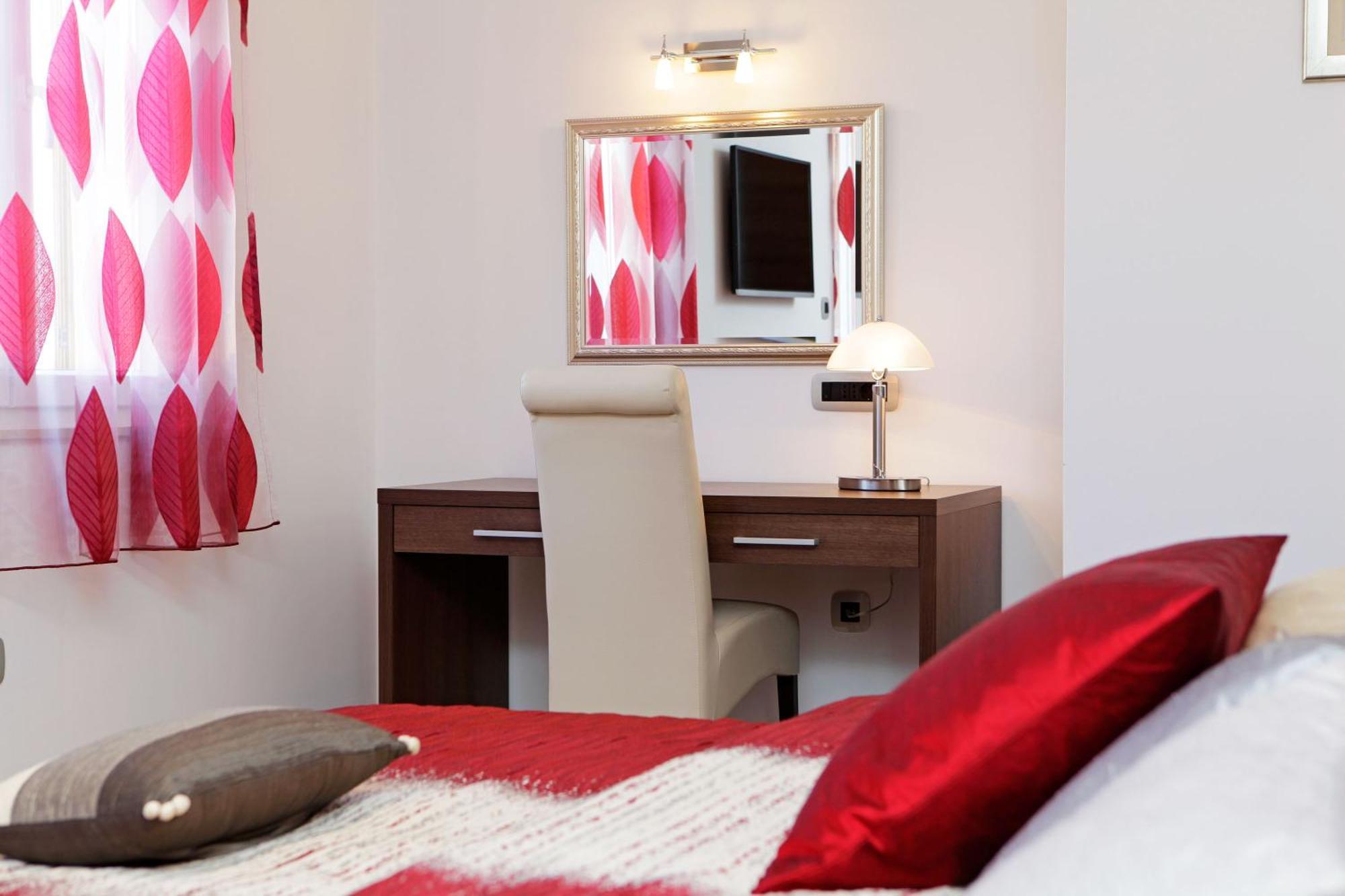 Villa Nera Bol Room photo